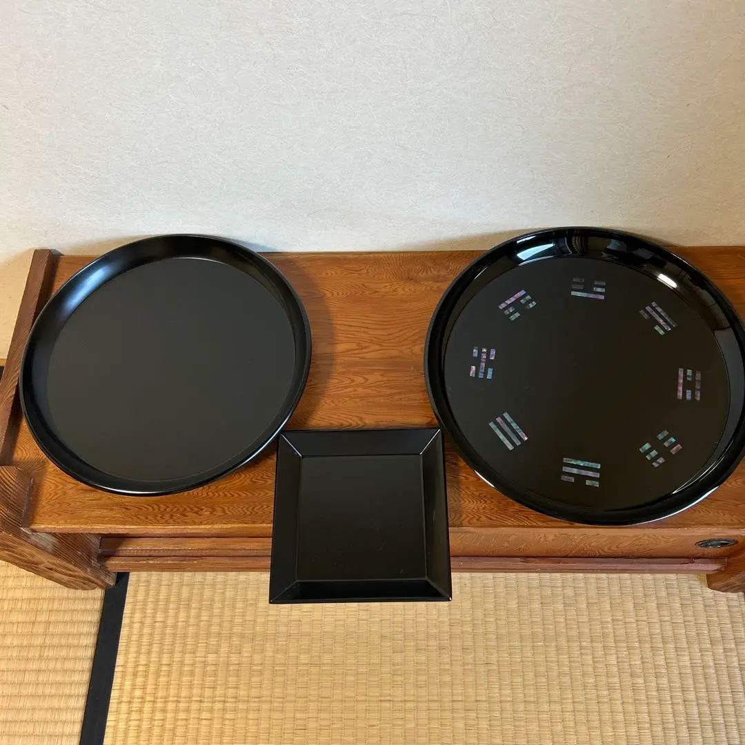 ほぼ未使用 茶道具 木製黒真塗 大円盆 丸盆 圓能斎好 紙箱 ほぼ未使用 茶道具 木製黒真塗 大円盆 丸盆 圓能斎好 紙箱