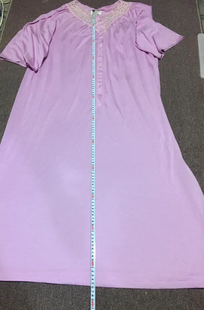 粉紅色蕾絲裝飾睡衣 的縮圖