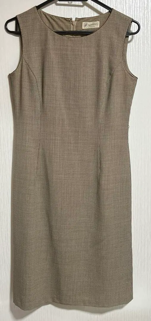 Thumbnail of Aylesbury Checkered Ensemble Set-up