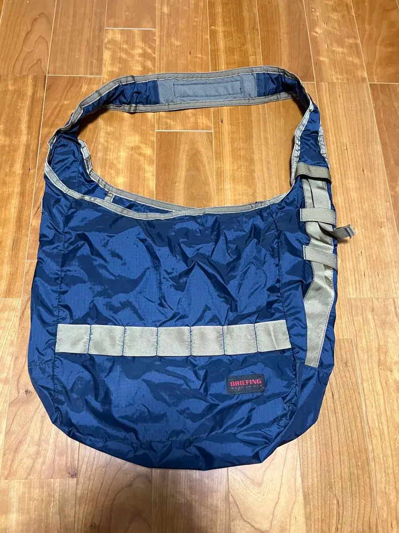 nonnative × briefing ショルダーバッグ nonnativeとBRIEFINGによる実用性に優れたショルダーバッグ