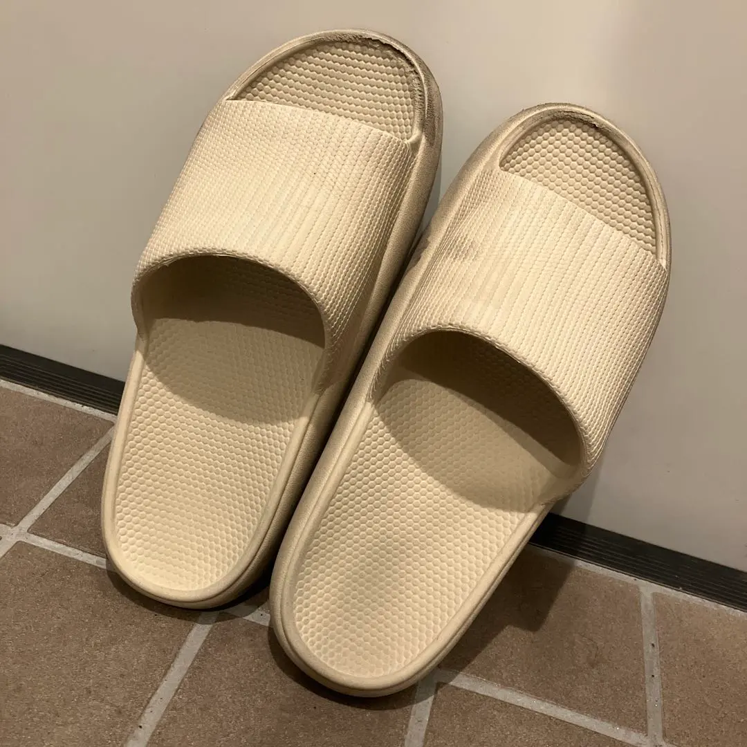Thumbnail of Cream-colored open-toe slippers, size 37-38