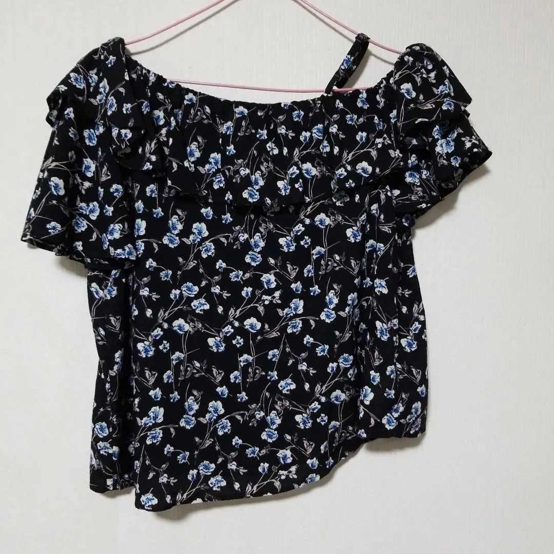 Thumbnail of NICE CLAUP Floral Print Off-the-Shoulder Shirt