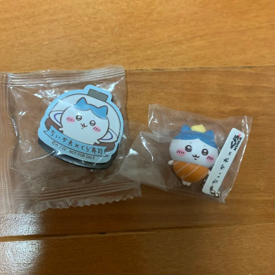Thumbnail of Kura Sushi Chiikawa Hachiware Figure and Magnet Set