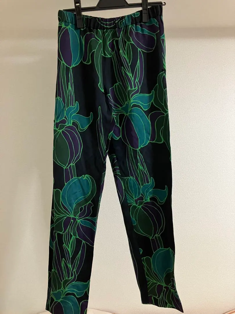 未使用級✨DRIES VAN NOTEN センタープレス テーパード　パンツ 未使用級✨DRIES VAN NOTEN センタープレス テーパード パンツ