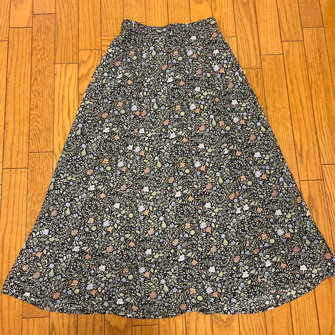 Thumbnail of Floral skirt
