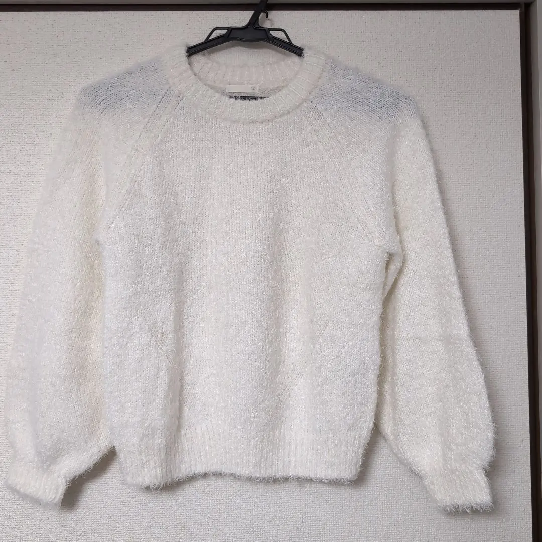 Thumbnail of GU White Raglan Sleeve Sweater 140