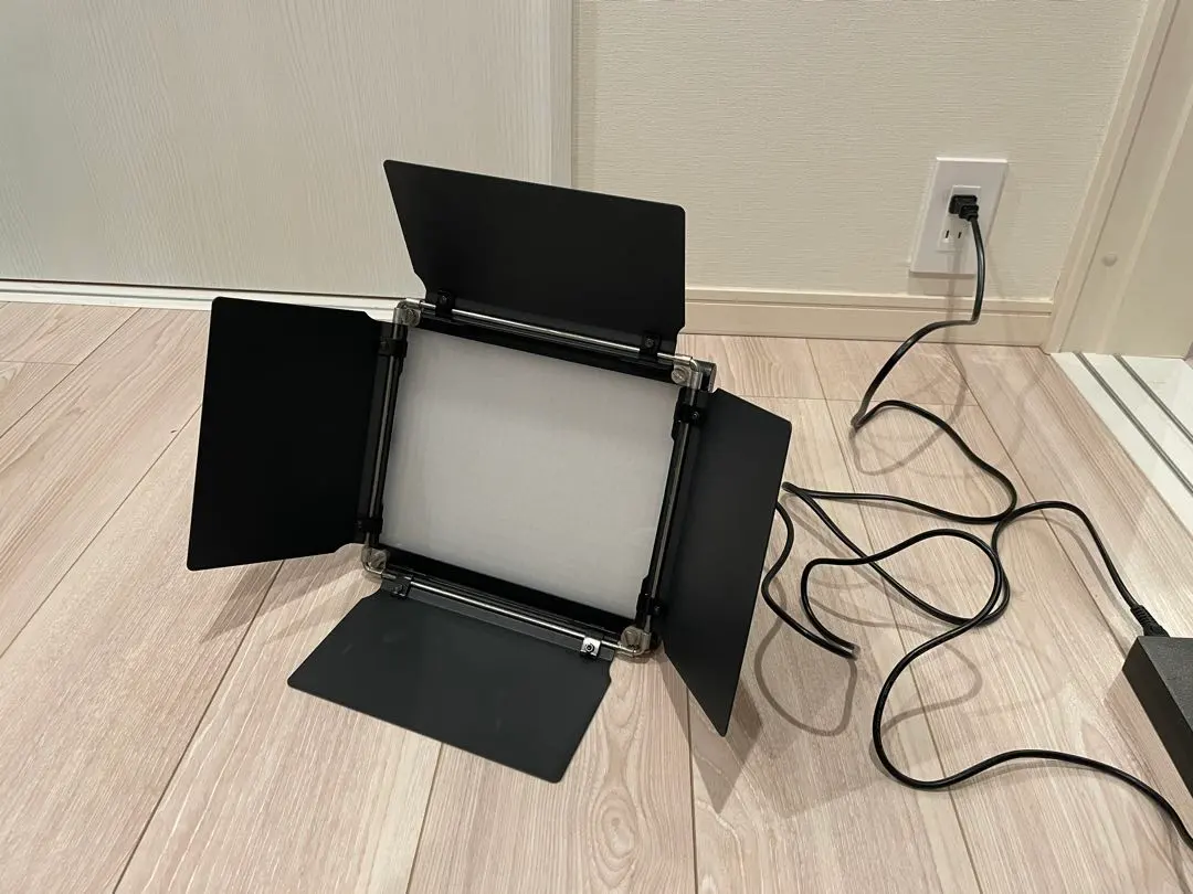 NEEWER 660 LED 攝影燈 拍攝用【運作良好・角度調整困難】 的縮圖