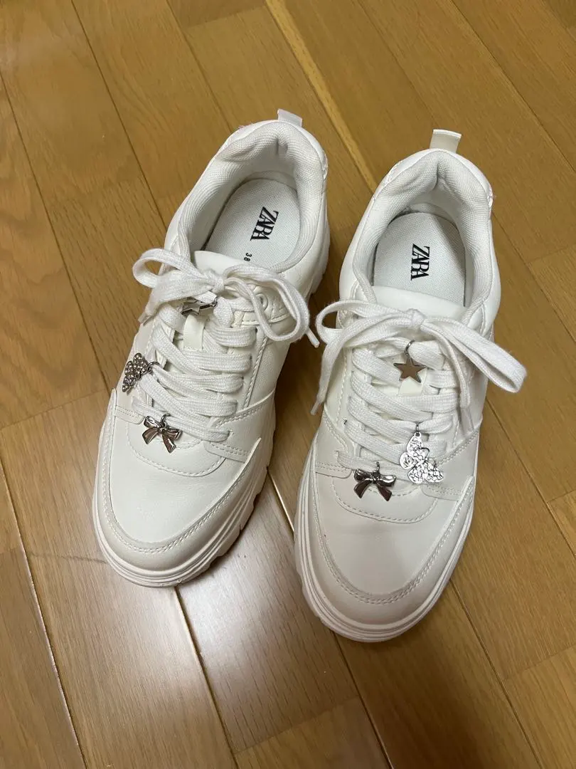 ZARA 附吊飾 厚底運動鞋 38 的縮圖