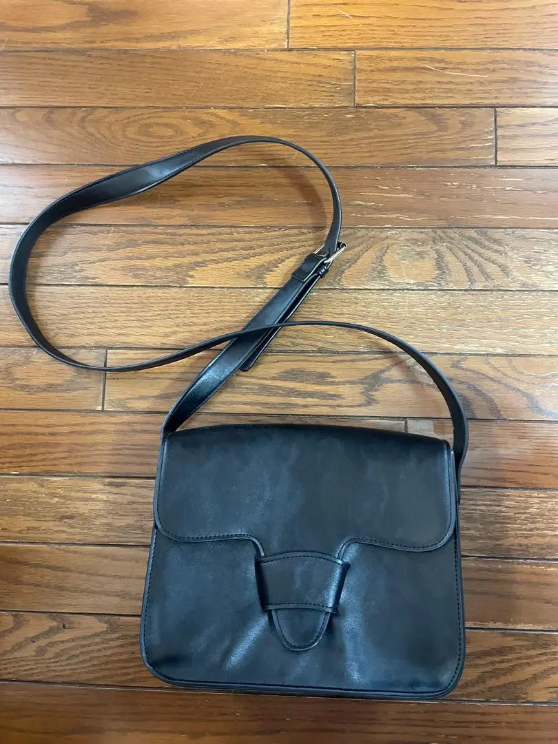 Thumbnail of studio CLIP black shoulder bag