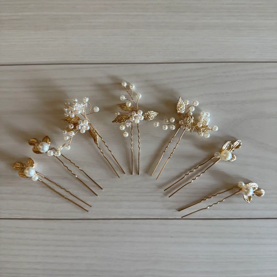 Thumbnail of Set of 8 pearl and leaf design hairpins, wedding