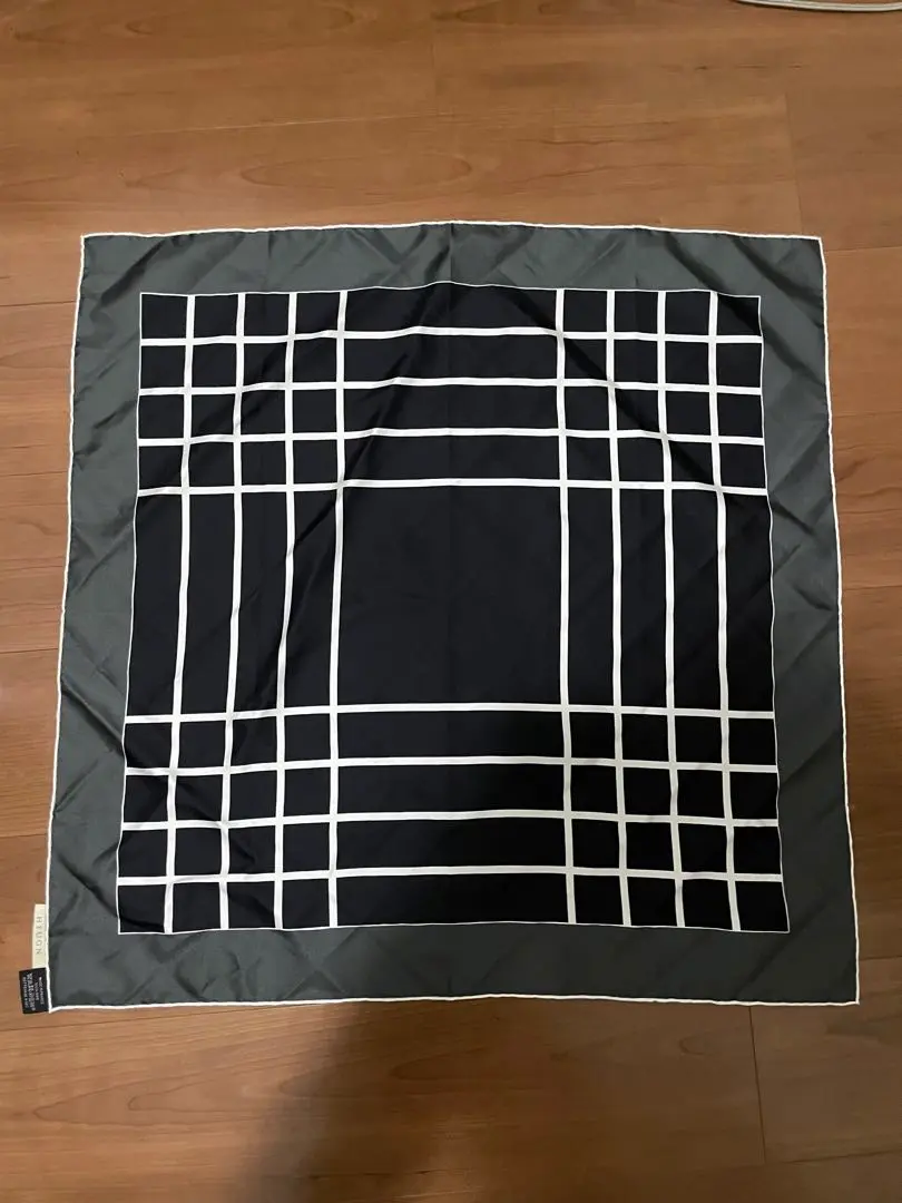 HEUGN ユーゲン シルクスカーフ (SCARF001) [オリーブ] 美品 HEUGN ユーゲン SCARF001 Cristin クリスティン シルク100