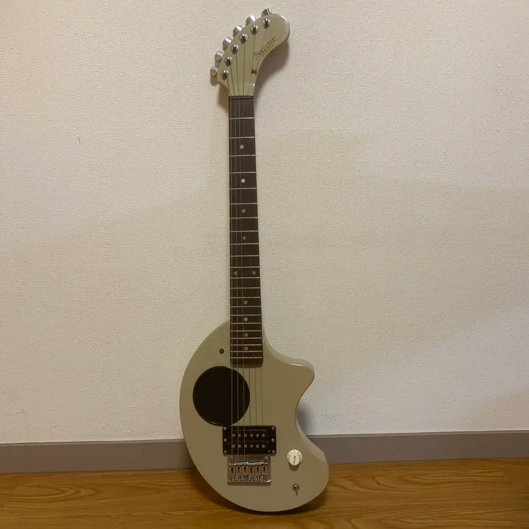 ぞうさん エレキギター FERNANDES ケースチャック壊れあり ぞうさん エレキギター FERNANDES ケースチャック壊れあり ギター