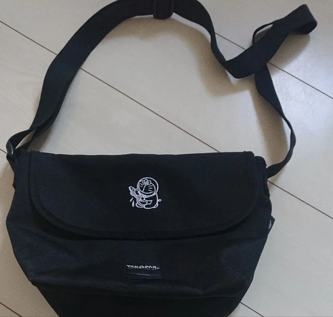 新品未使用YAKPAK ブラック メッセンジャーバッグドラえもん 新品未使用YAKPAK ブラック メッセンジャーバッグドラえもん