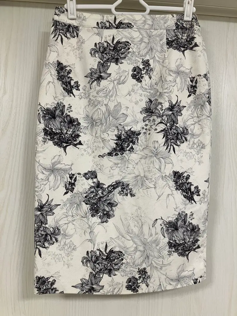 Thumbnail of FREE'S SHOP Floral Print Tight Skirt