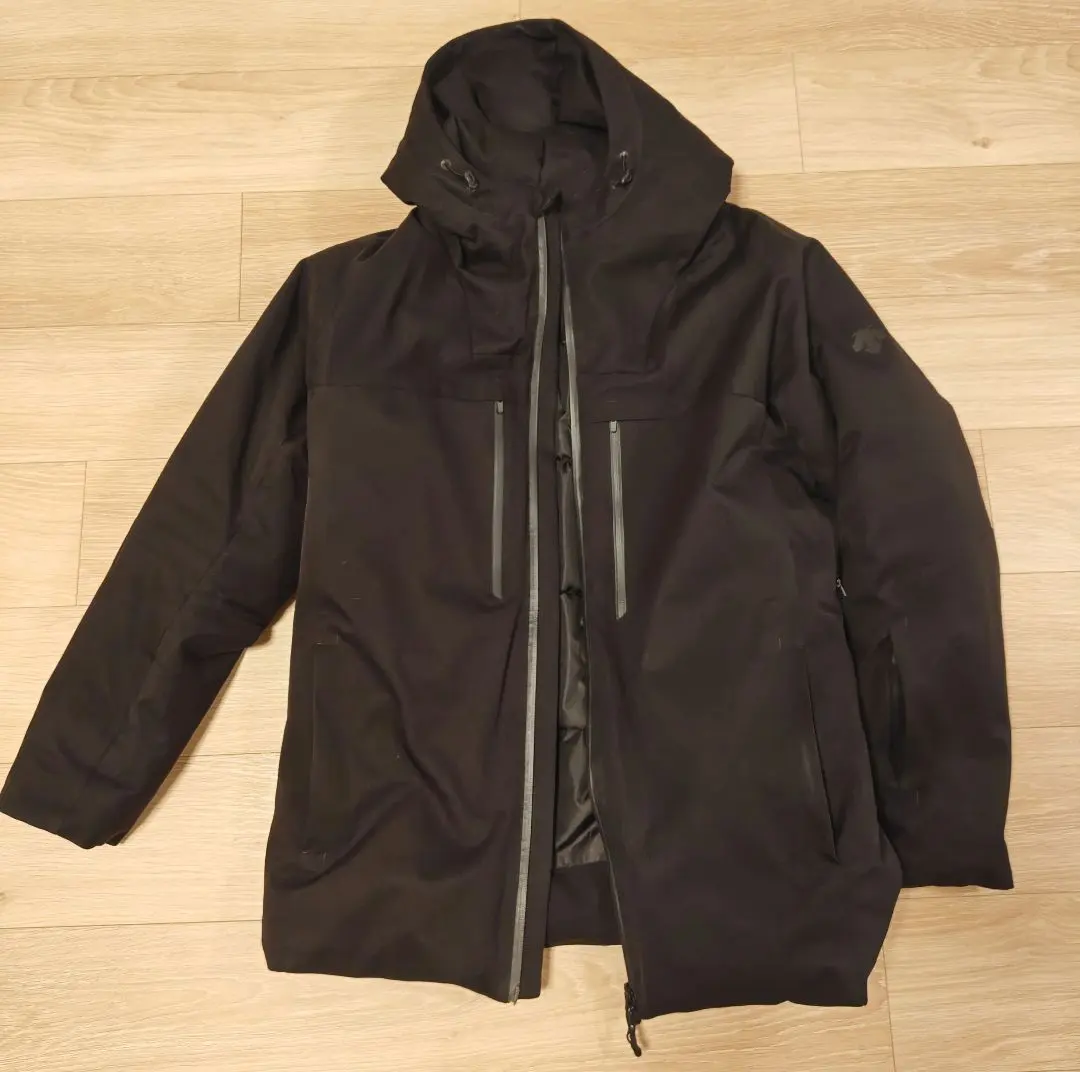 Thumbnail of DESCENTE Descente x Suit Company Down Jacket Black
