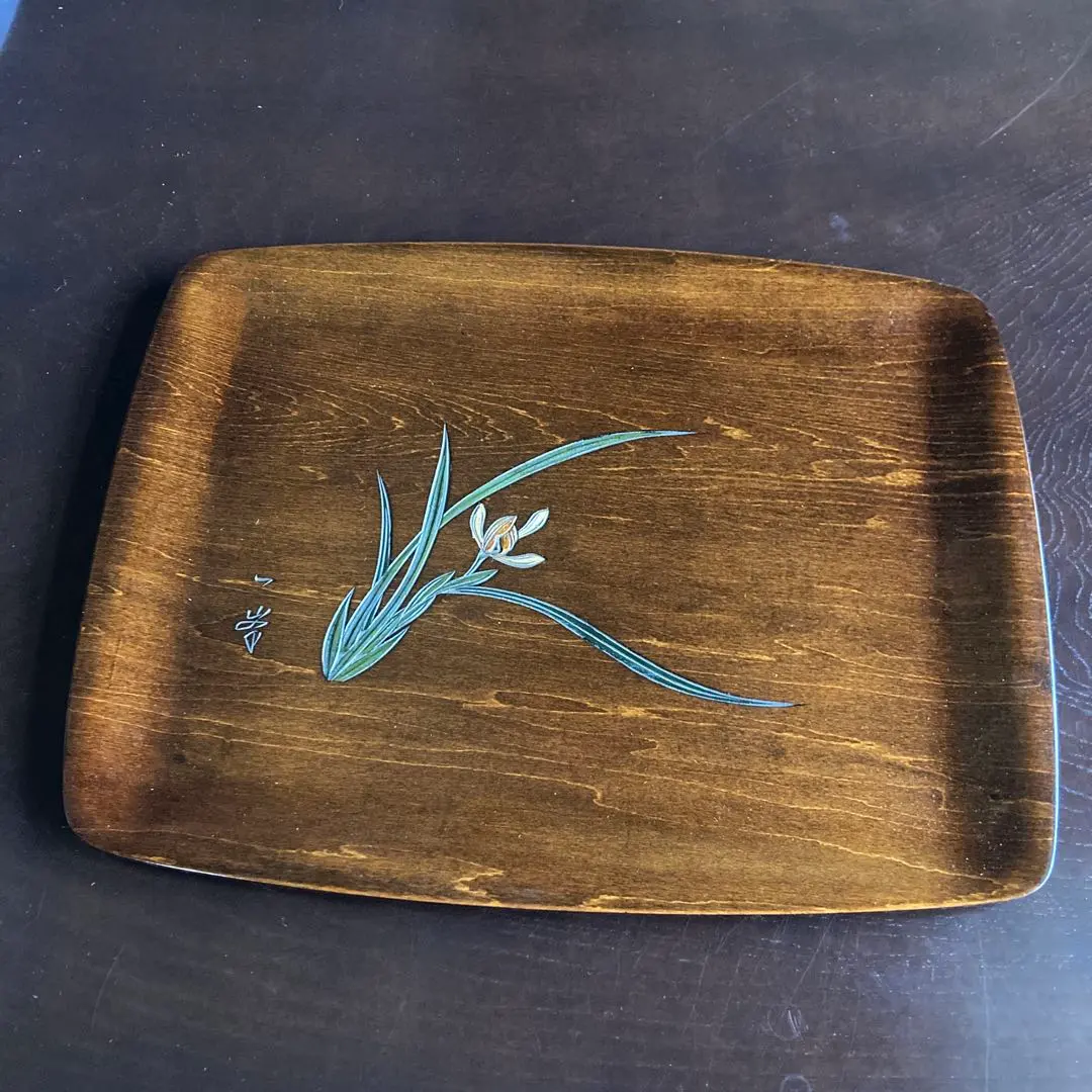 Thumbnail of Wooden lacquerware tray made of natural wood with Sanuki-bori carving and urushi lacquer finish, comes in a paper box