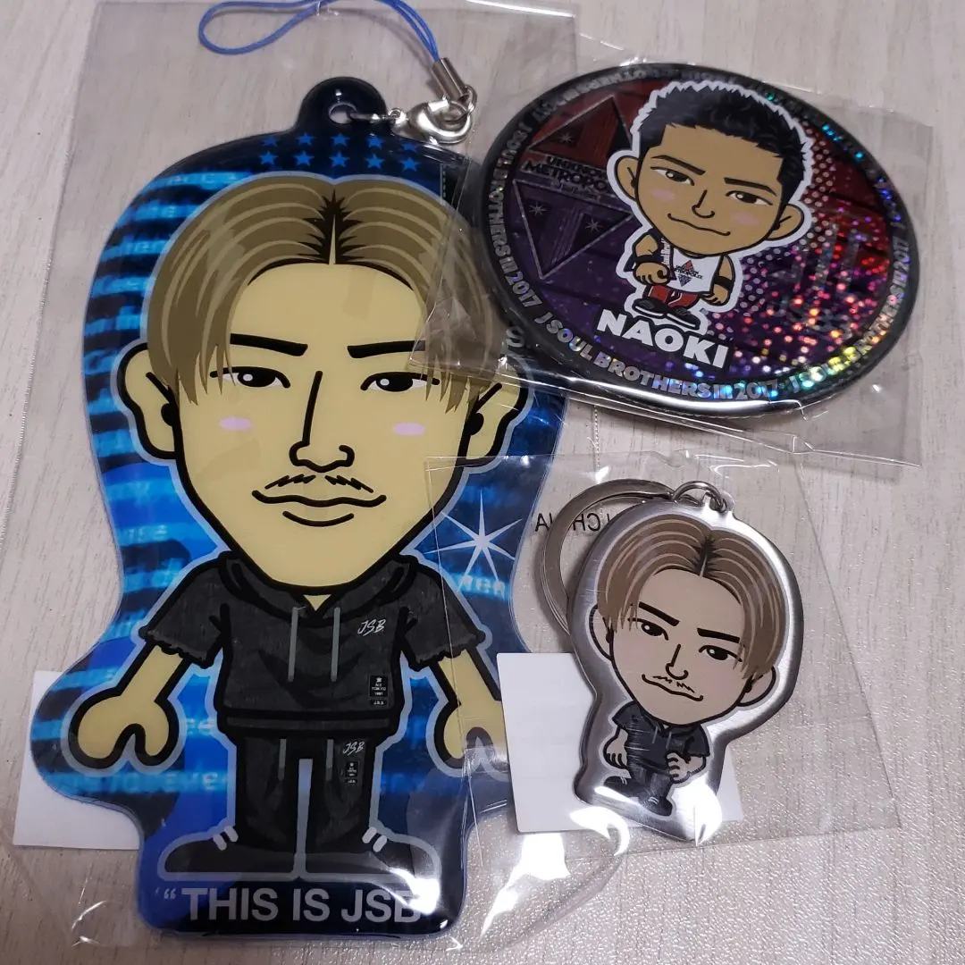 Thumbnail of Naoki Kobayashi Big Smartphone Cleaner & Can Badge