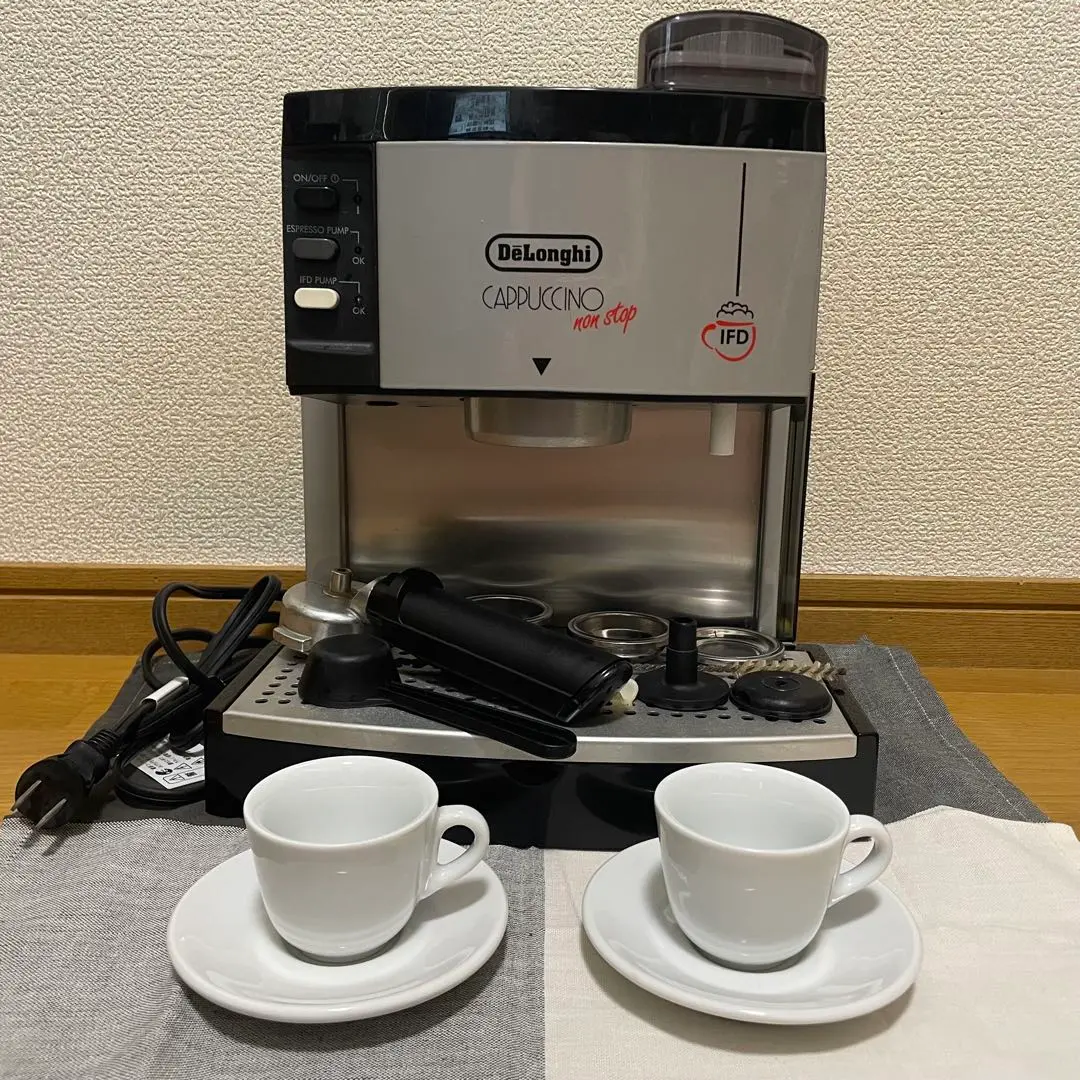 コーヒーメーカー DeLonghi　✪スターバックスとのコラボモデル✪ Amazon | デロンギ ドリップコーヒーメーカー CMB6-EG