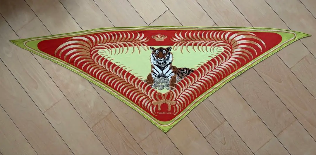 HERMES エルメス 大判 スカーフ 王者の虎 ピンク エルメス カレ70 TIGRE ROYAL 王者の虎 スカーフ シルク ピンク