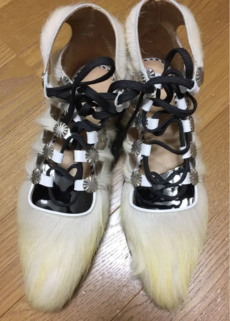 完売品✳︎TOGA PULLA タッセルピアス　ベージュ TOGA PULLA（トーガ プルラ）の「TOGA PULLA Fringe ear cuff
