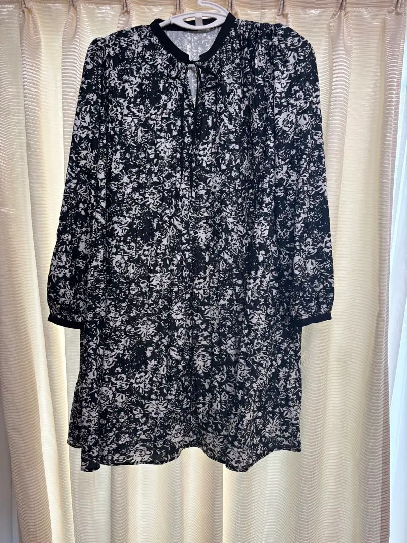 Thumbnail of Floral print five-sleeve tunic dress