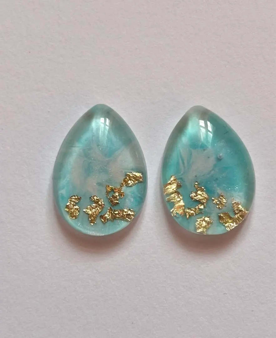 Thumbnail of Resin earrings, teardrop shape, sky image, gold leaf