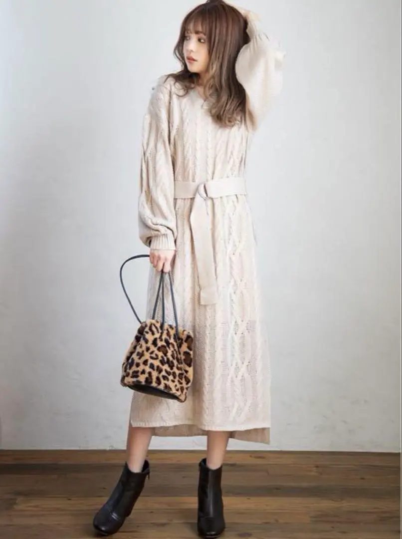 GRL 附腰帶纜繩編織鑰匙領針織連衣裙 的縮圖