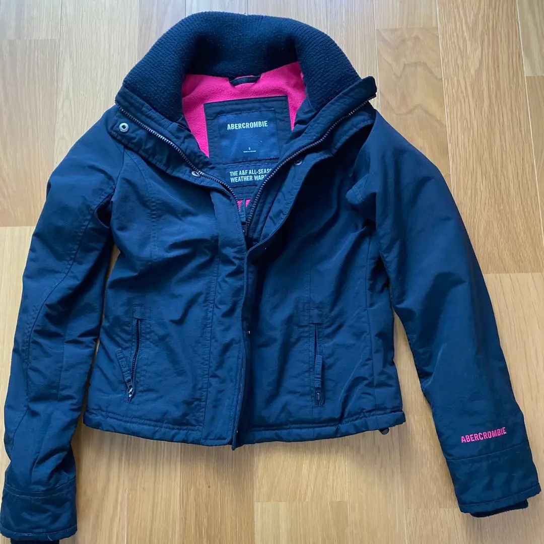 Kuu❣プロフ必読！アバクロンビー＆フィッチ 黒　ダウンジャケット レア 2025年最新】Abercrombie&Fitch 汚れ・破れ・臭いなど：なし