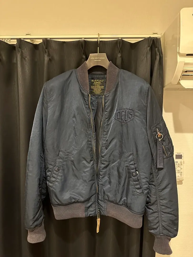 DEUS EX MACHINA PEACE OF WORK MA-1 ジャケット DEUS EX MACHINA PEACE OF WORK MA-1 ジャケット 【公式通販】