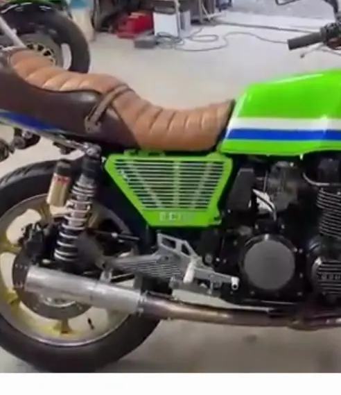 Z750fx2型に付くように加工されたZ400FXタンク Z750fx2型に付くように加工されたZ400FXタンク