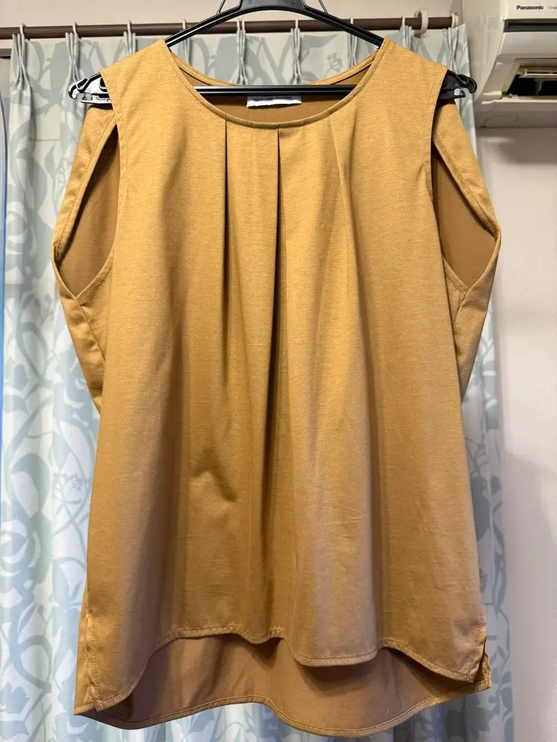 Thumbnail of Excellent Condition Sleeveless Blouse