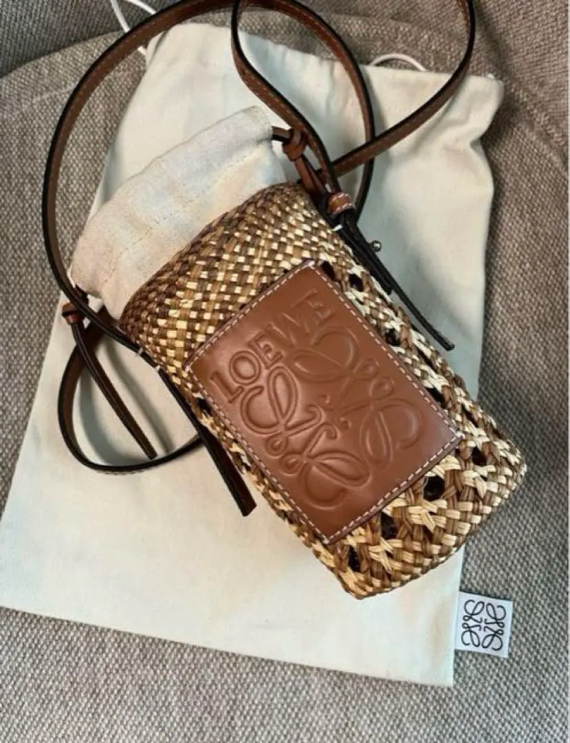 大人気❣️LOEWE ロエベ❣️【シリンダーポケット】日本完売商品