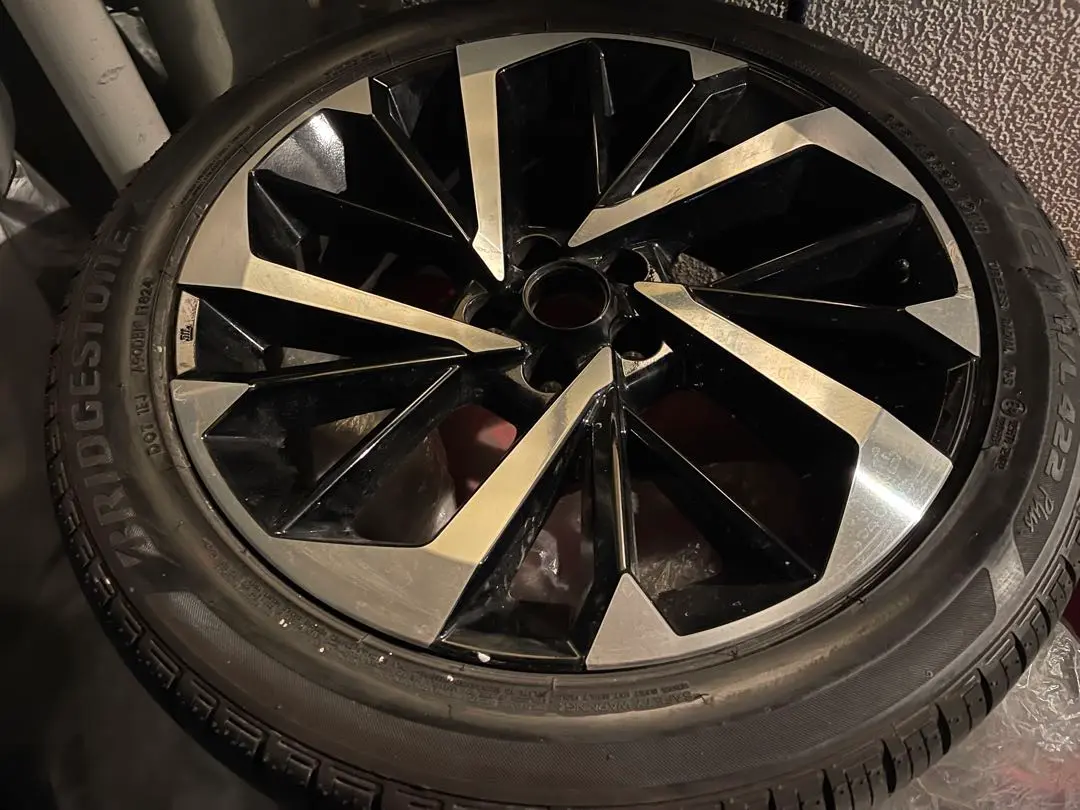 新型アウトランダー純正ホイール20インチ(1本目) 三菱 MITSUBISHI ミツビシ 新型 アウトランダーPHEV 純正 20
