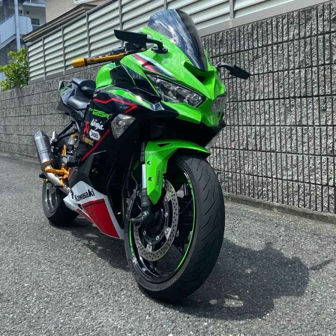 AKRAPOVIC ZX25Rマフラー カワサキプラザコラボ Kawasaki × Akrapovic コラボ【Ninja ZX-25R用フルエキゾースト