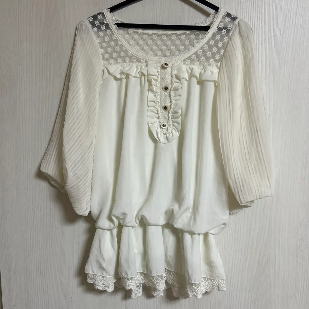 Thumbnail of 00's Heisei LIZ LISA White Frill Blouse