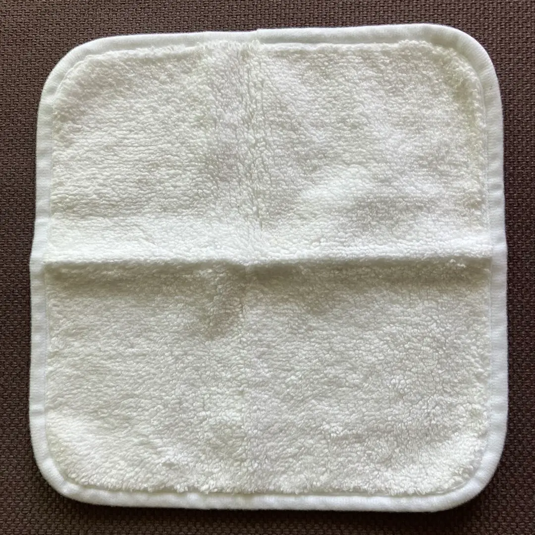 【最終降價】全新未使用 毛巾手帕 白色 約25×25cm 的縮圖