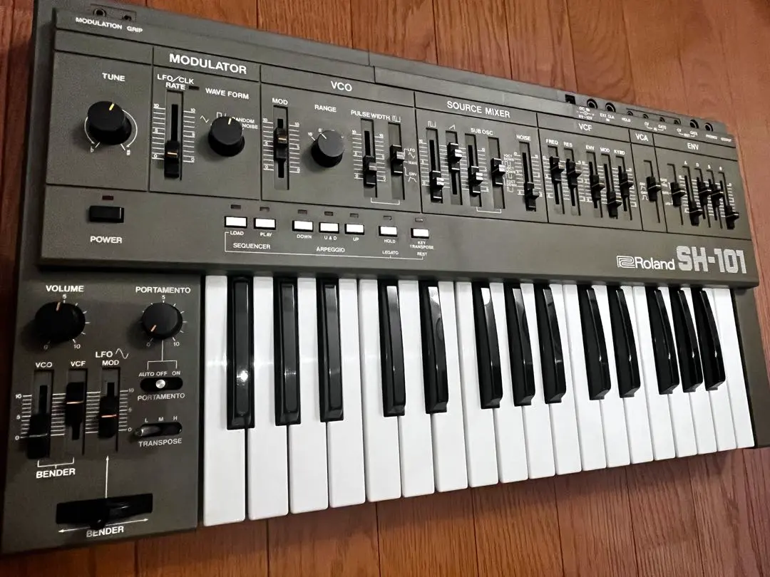くらしを楽しむアイテム Roland 純正ショルキーストラップ/ケース付き アナログシンセ SH-101 鍵盤楽器
