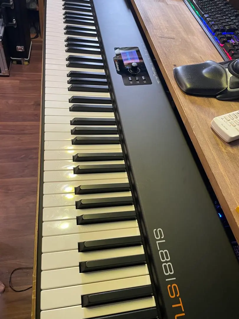 【引取希望、愛知県】Studiologic SL 88 Studio 88鍵盤 引取希望、愛知県】Studiologic SL 88 Studio 88鍵盤