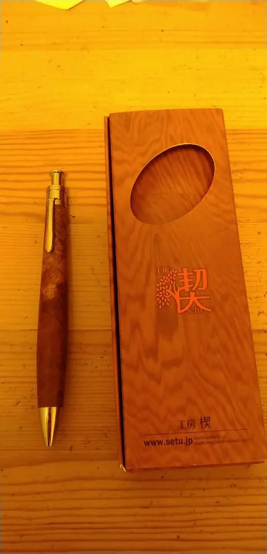 Thumbnail of Kobo Kusuhi Karinkouhaku Luce Pen (Rosewood and White Karinkouhaku)