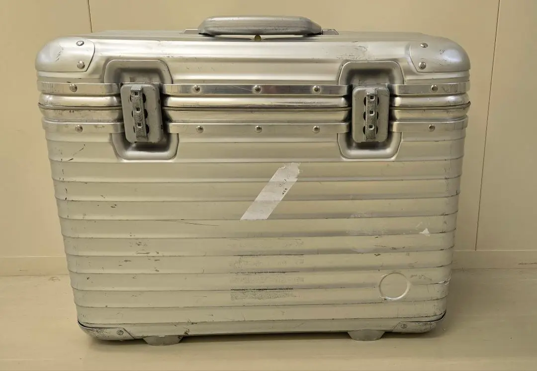 RIMOWA パイロットトロリー 2輪 廃盤　Audi仕様 RIMOWA パイロットトロリー 2輪 廃盤 Audi仕様 - メルカリ