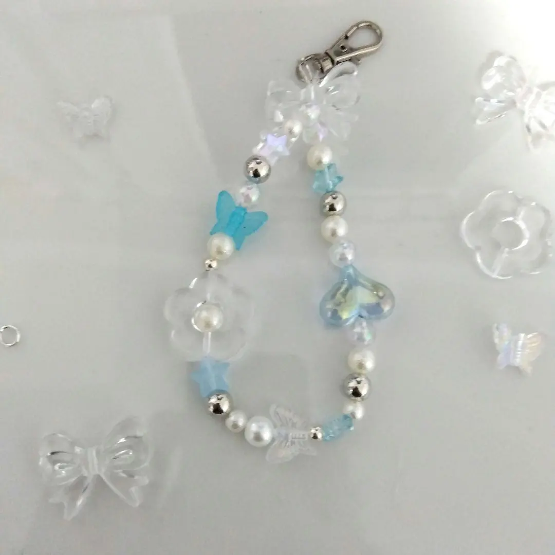 Thumbnail of Light blue and white smartphone charm