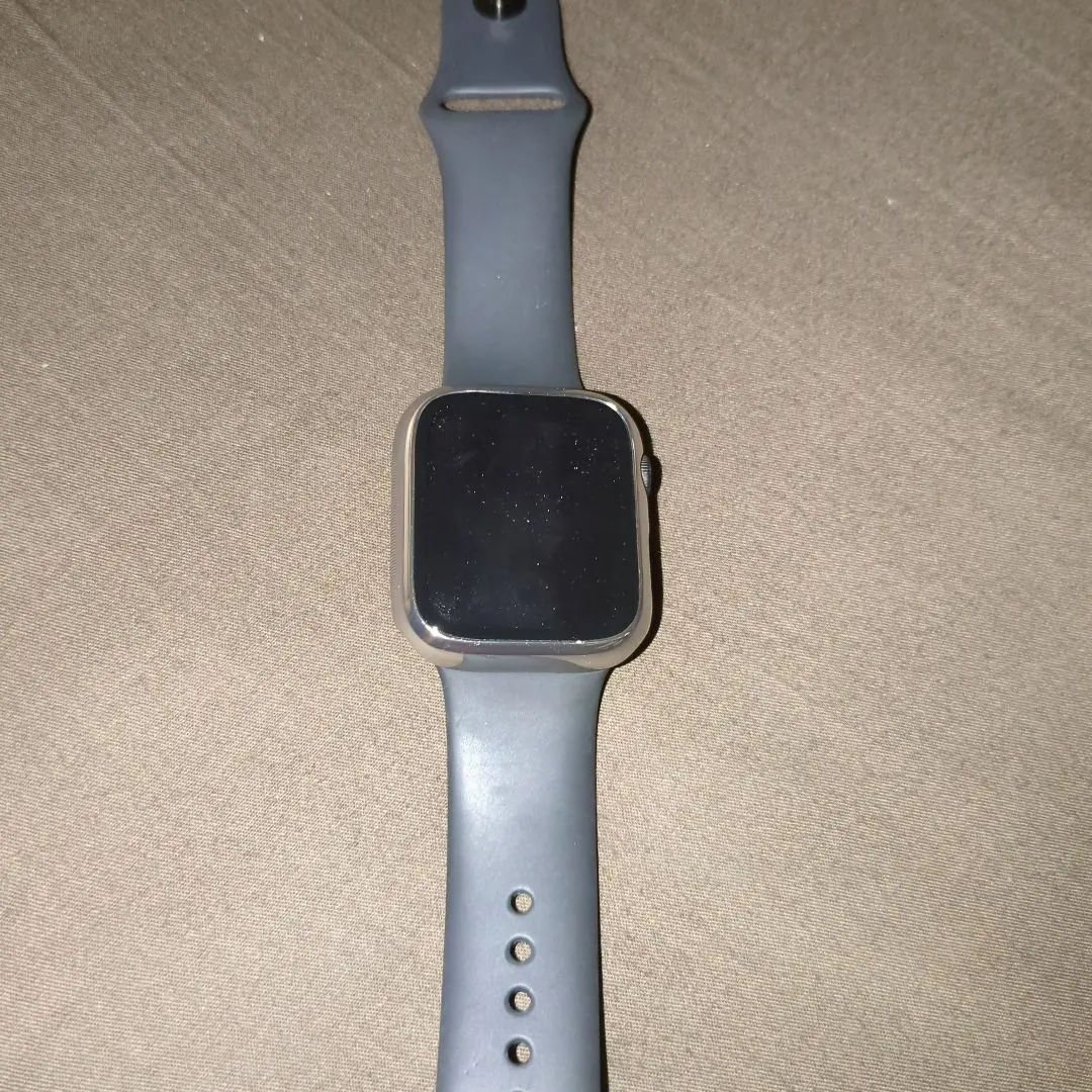Thumbnail of Apple Watch body, gray, silicone band