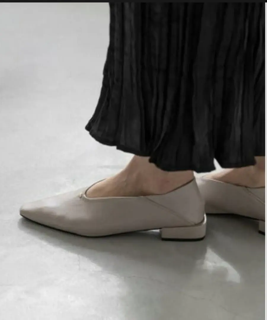 Thumbnail of Welleleg U-Cut Gold Accent Low Heel Pumps