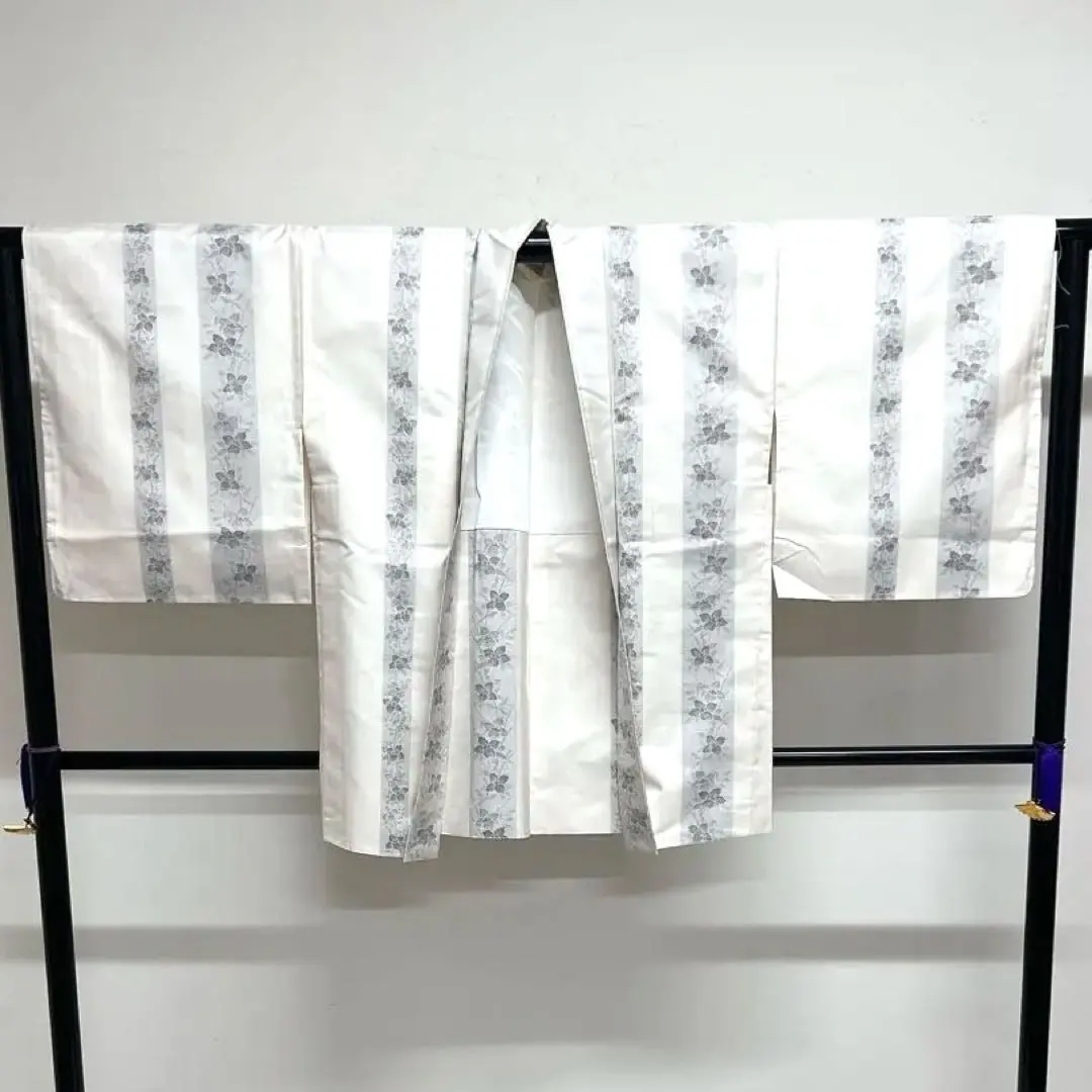 Thumbnail of Haori (Japanese coat) - White Oshima Tsumugi (silk fabric) - Vertical stripes - Floral pattern - Monotone - Kimono - 032k