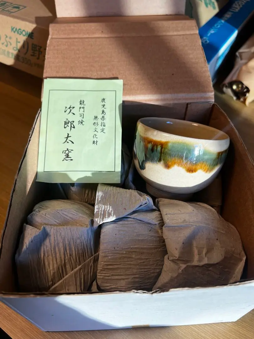鹿児島県指定無形文化財　次郎太窯のお茶碗 鹿児島県指定無形文化財次郎太窯のお茶碗