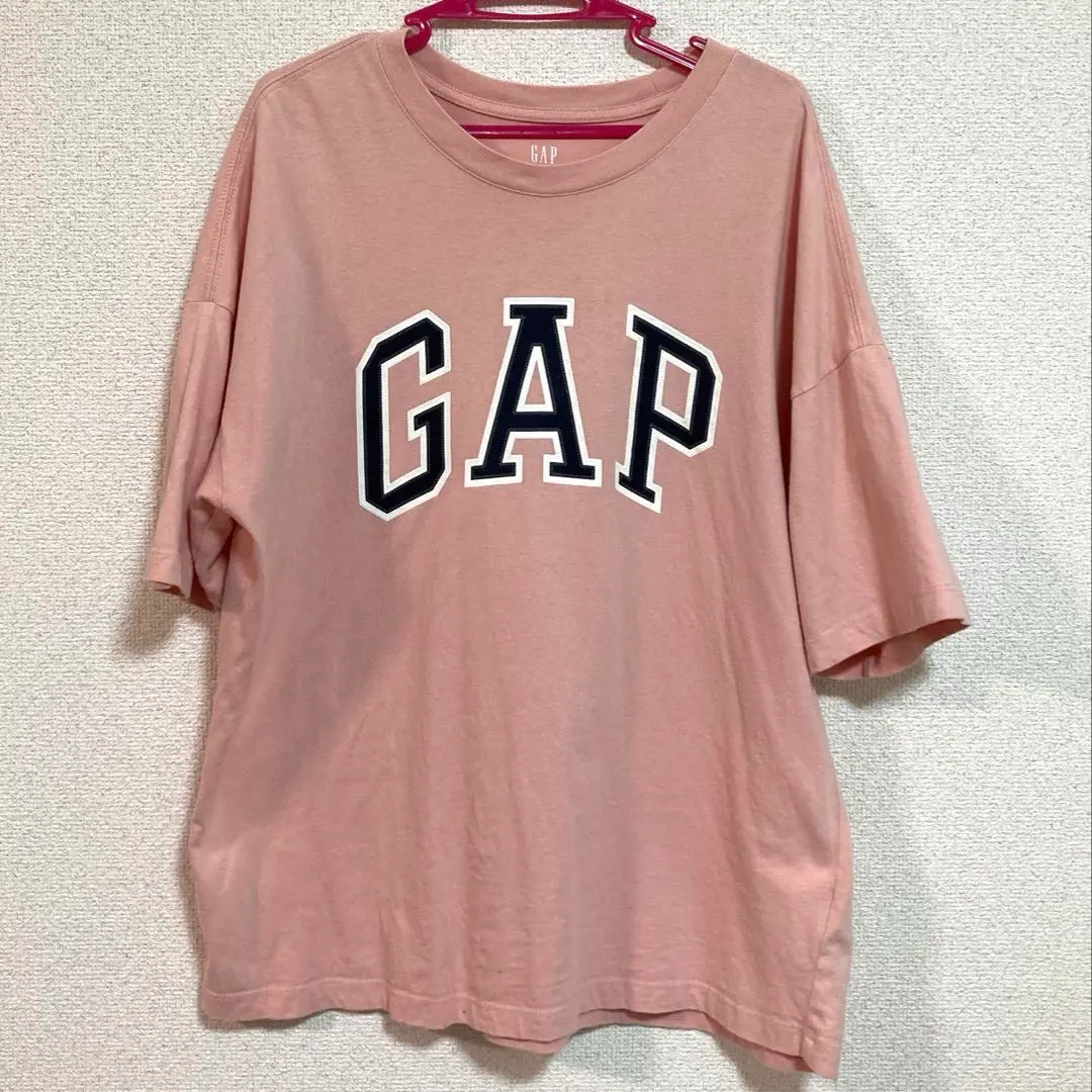 Thumbnail of GAP short-sleeved T-shirt, pink, with logo, size M