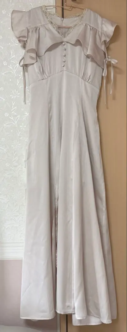 Rosé Muse 荷葉邊開衩洋裝 白色 M 尺寸 的縮圖