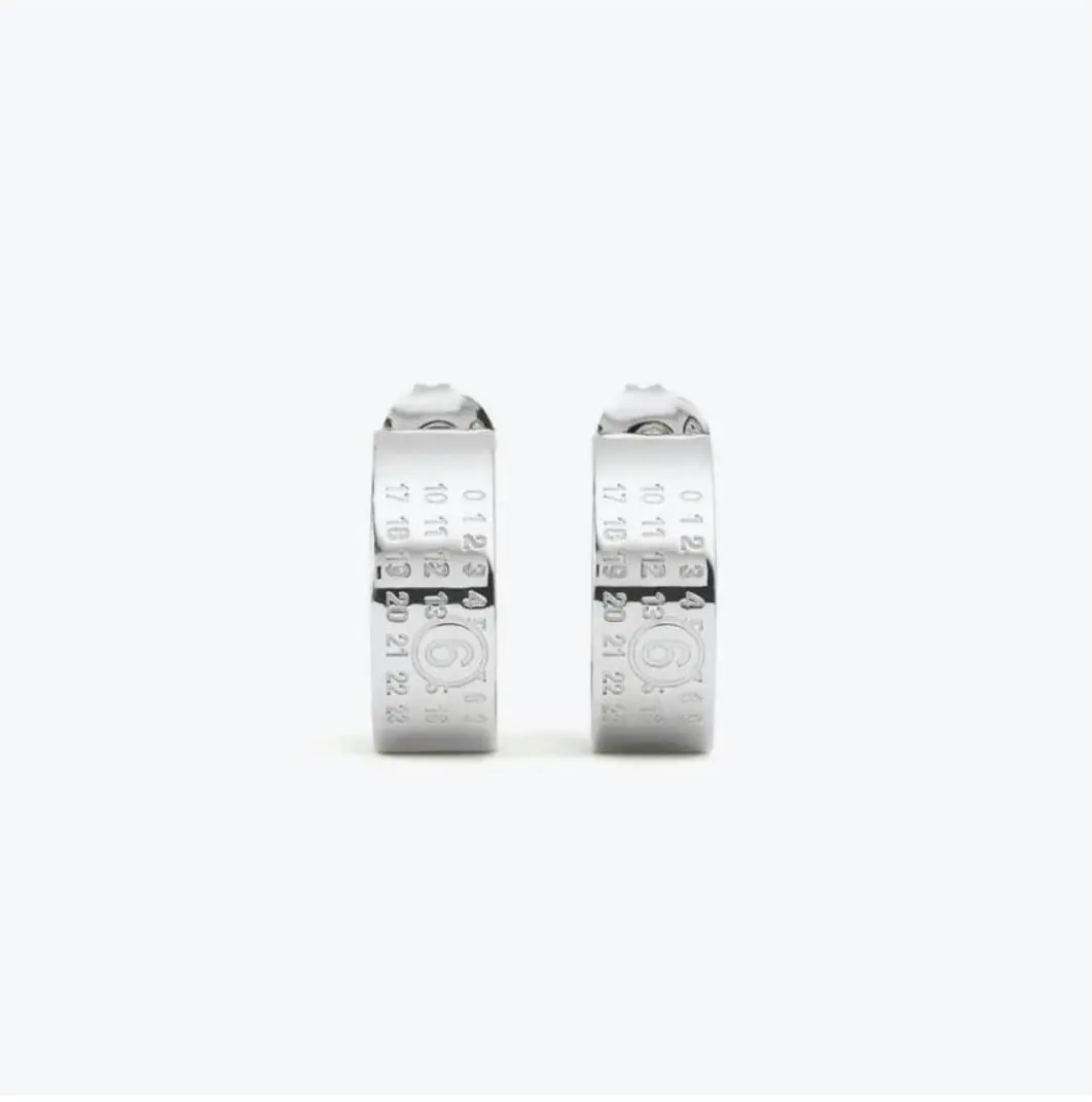 2025年最新】Maison Margiela ピアス(両耳用)の人気アイテム