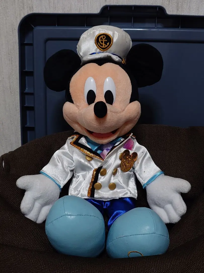 激レア東京ディズニーシーエントランスミッキー　ぬいぐるみバッジ　ディレクター ディズニーシー・プラザで会えるディレクターコスチューム！東京