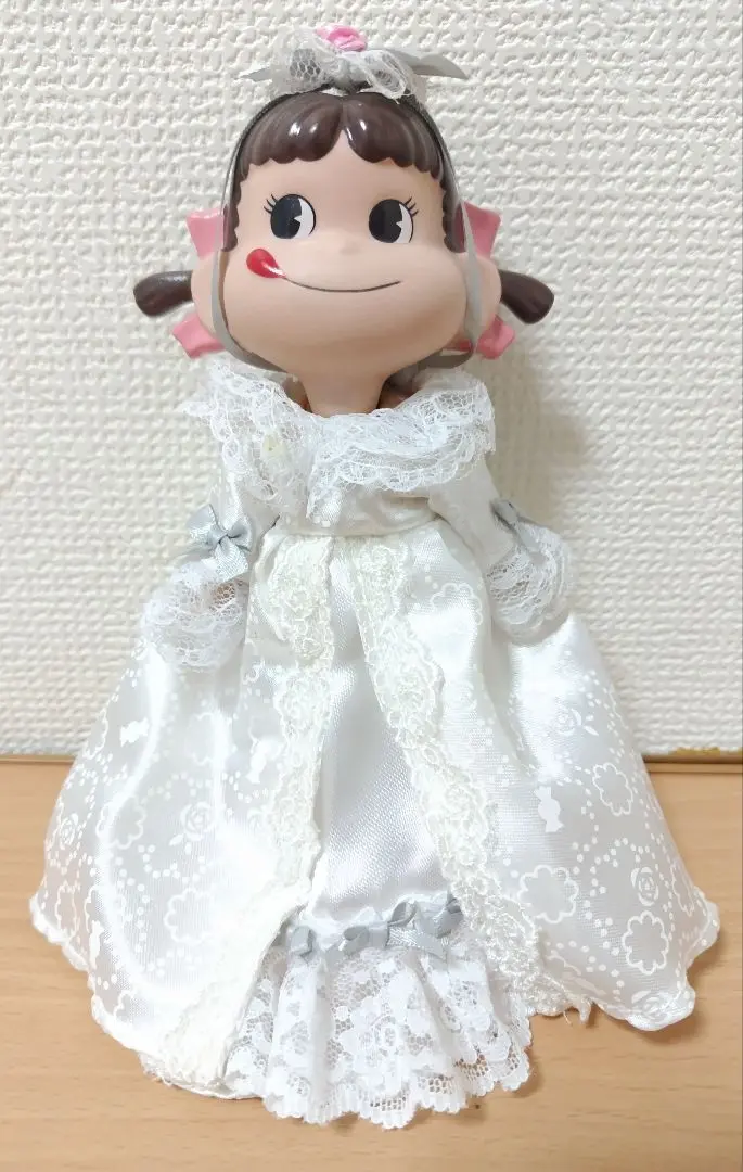 ペコちゃん 歴代ビスクドール 5体セット Amazon | 不二家 ペコちゃん 歴代ビスクドールコレクション 60